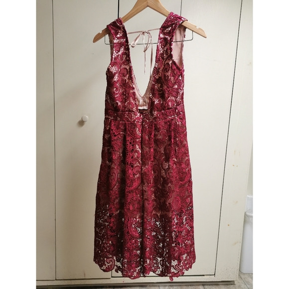 Wine red lace dress size 6-8 - Picture 3 of 7